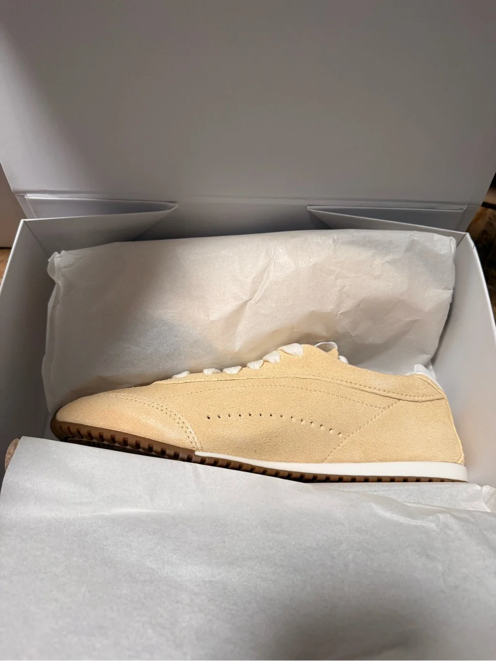 NWT ALO Yoga Sunset Sneaker - Candlelight Yellow - Size 6 - New in Box